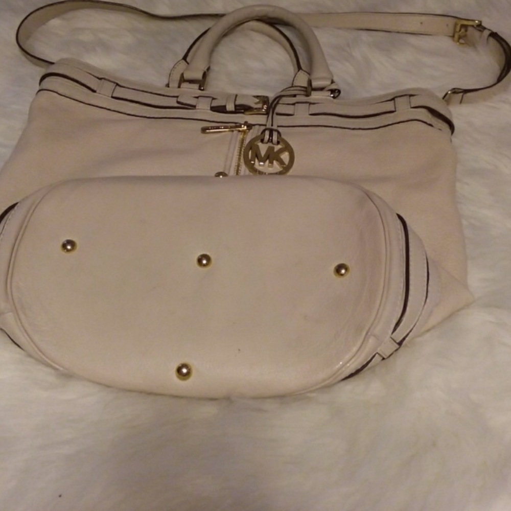 MARKDOWN - Michael Kors Kingsbury bucket bag - Picture 6 of 9